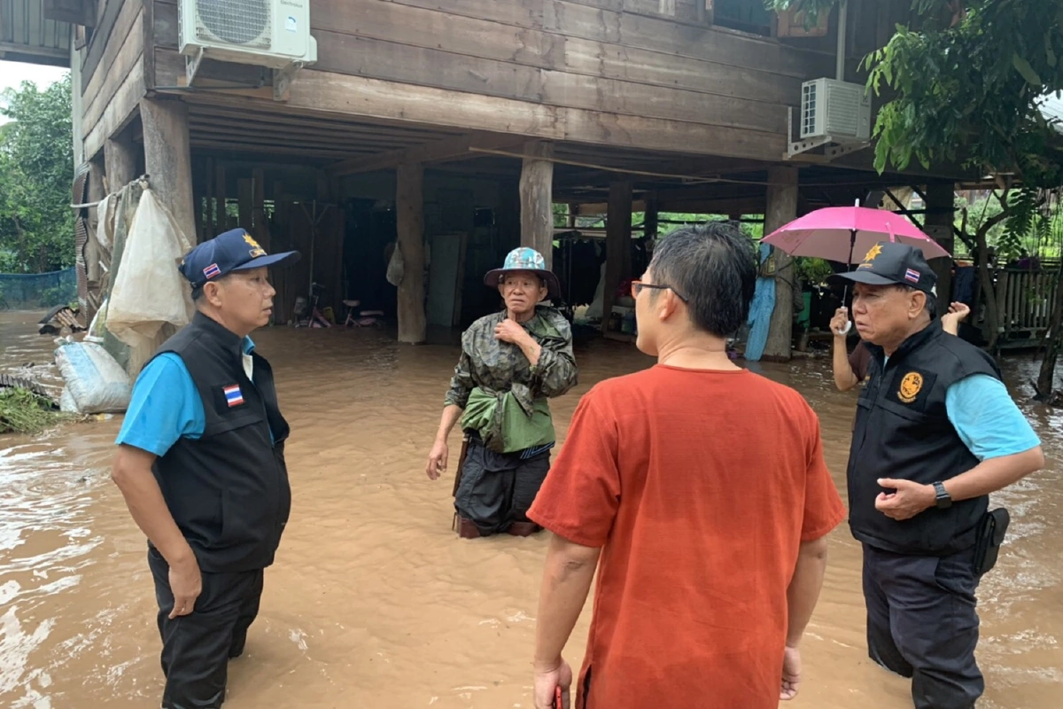 พะเยารับผลกระทบพายุฮีโกสชาวบ้านอพยพขนสิ่งของขึ้นที่สูง