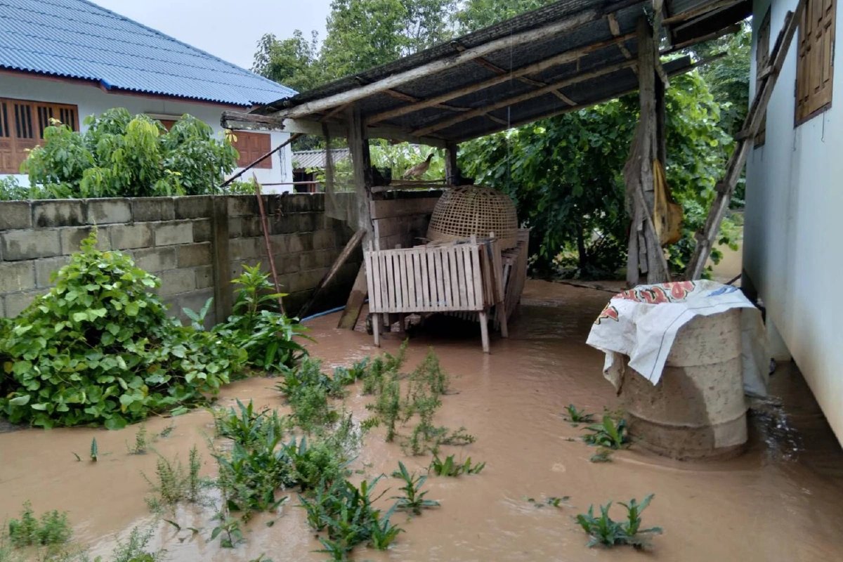 พะเยารับผลกระทบพายุฮีโกสชาวบ้านอพยพขนสิ่งของขึ้นที่สูง