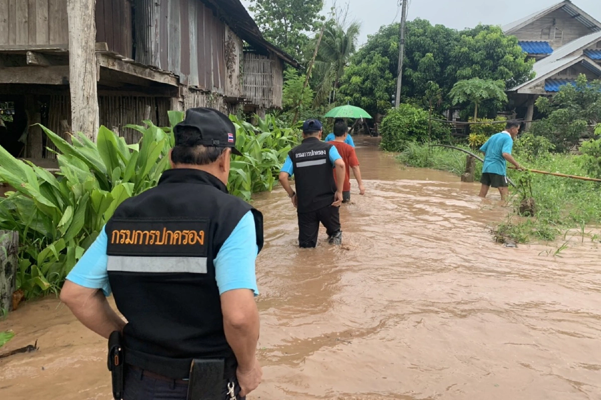 พะเยารับผลกระทบพายุฮีโกสชาวบ้านอพยพขนสิ่งของขึ้นที่สูง