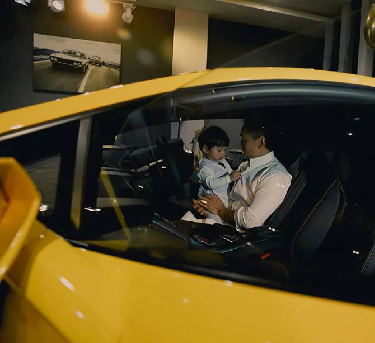 รวยจริงอะไรจริง! ดีเจเพชรจ้า ถอย Lamborghini คันใหม่ พร้อมคันจิ๋วให้น้องไทก้า