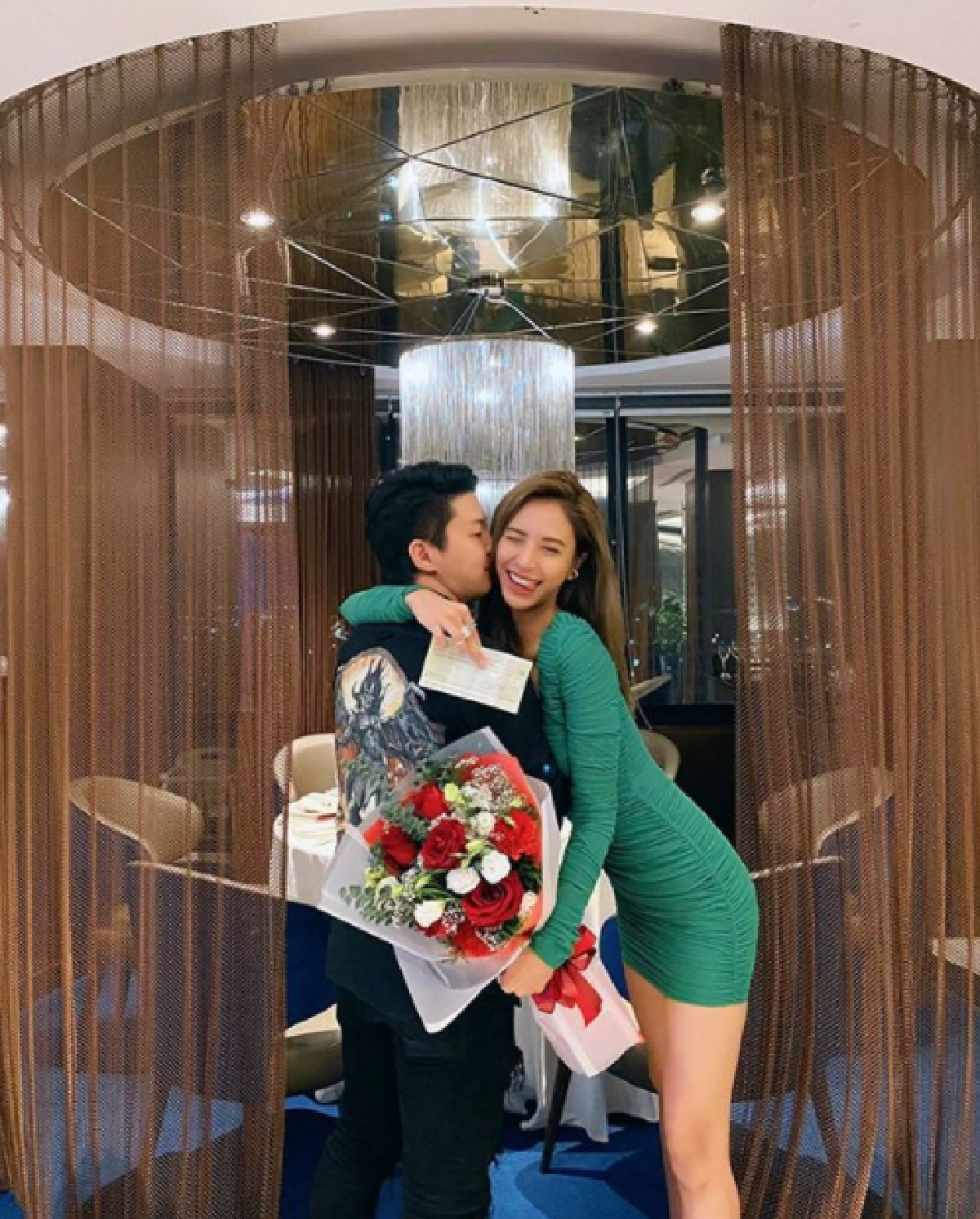 น้ำหวาน เดอะเฟซ เคลื่อนไหวแล้ว! หลังสามีโพสต์สื่อถึงดารากับชู้ไฮโซ