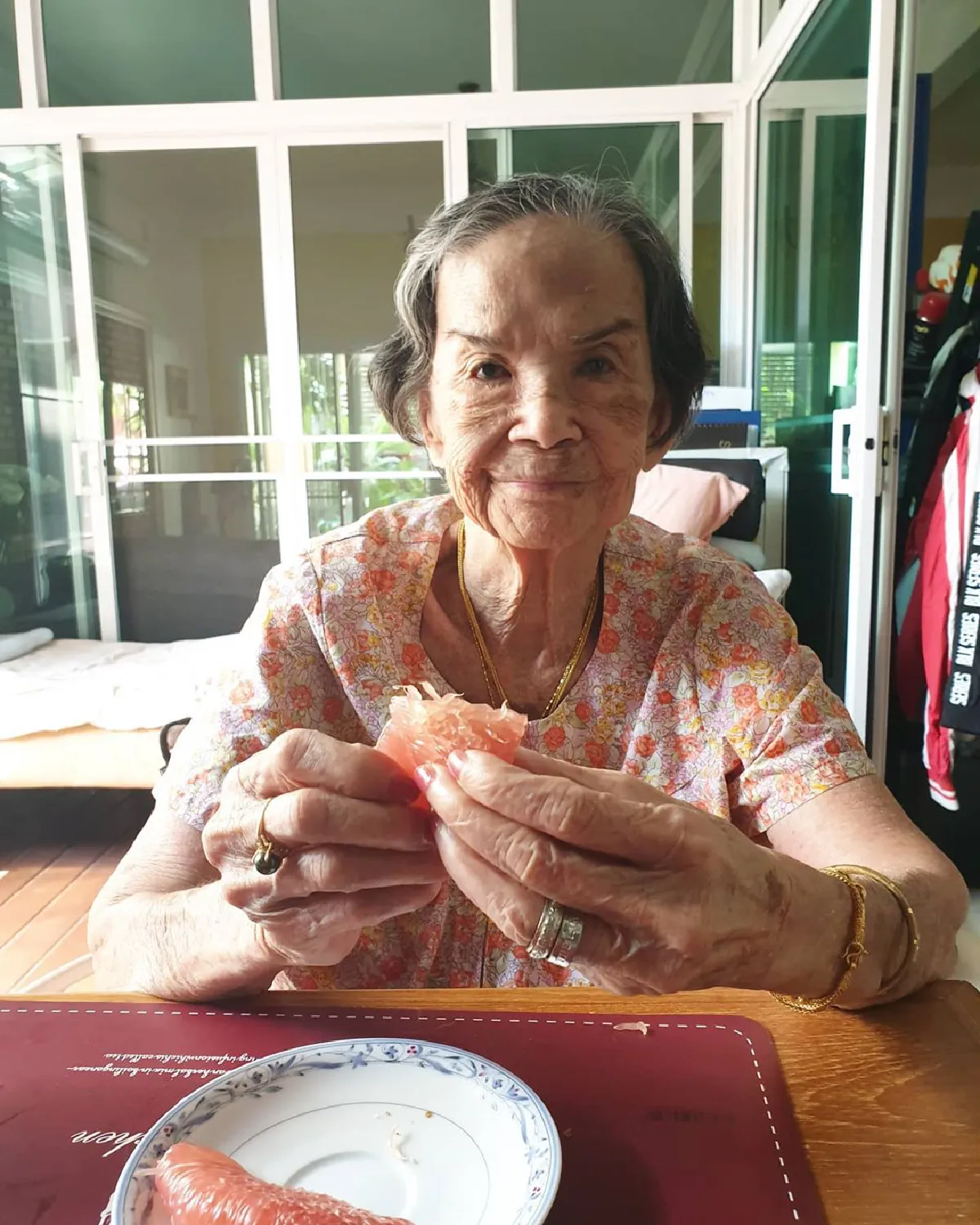 คุณยายมารศรี อาการดีขึ้นแล้ว! หลังล้มหัวฟาดมีเลือดซึมในสมอง 