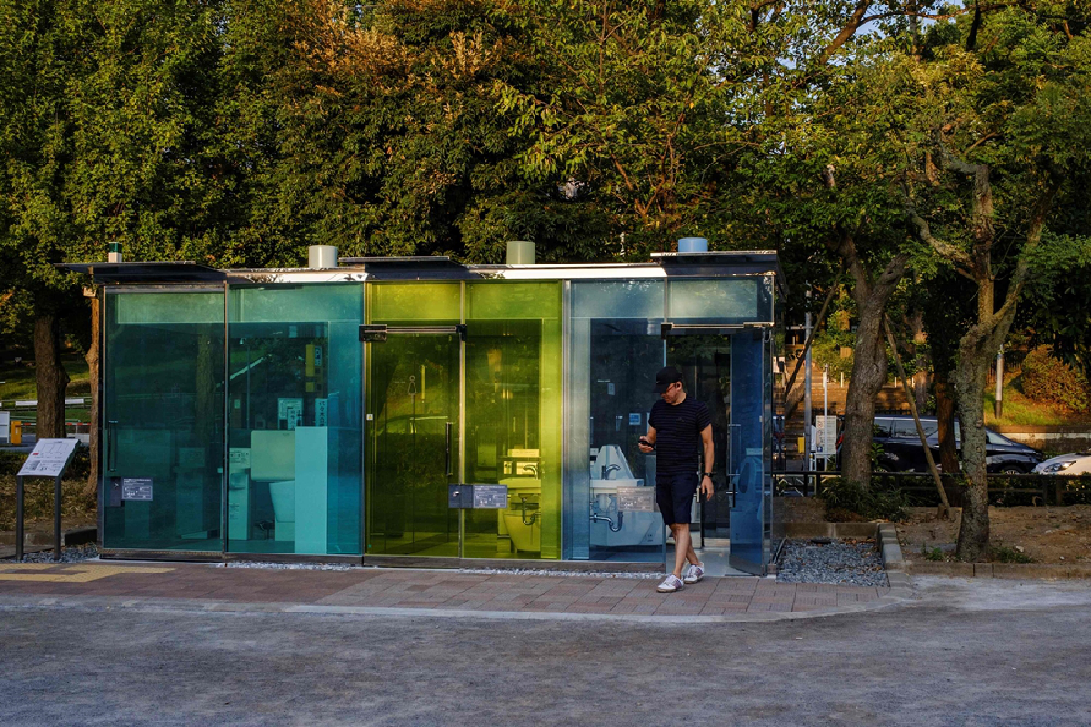 กล้าใช้ไหม โตเกียวตั้งห้องน้ำโปร่งใสใจกลางย่านชิบูย่า