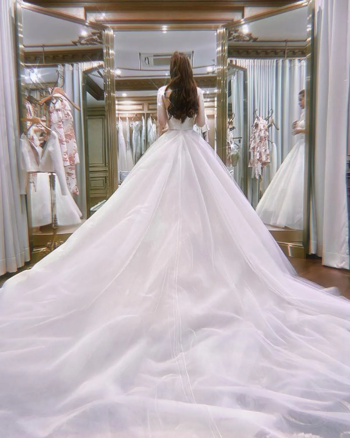 ว่าที่เจ้าสาว “แจม เนโกะจัมพ์” เผยภาพลองชุดแต่งงาน งดงามราวกับเจ้าหญิง