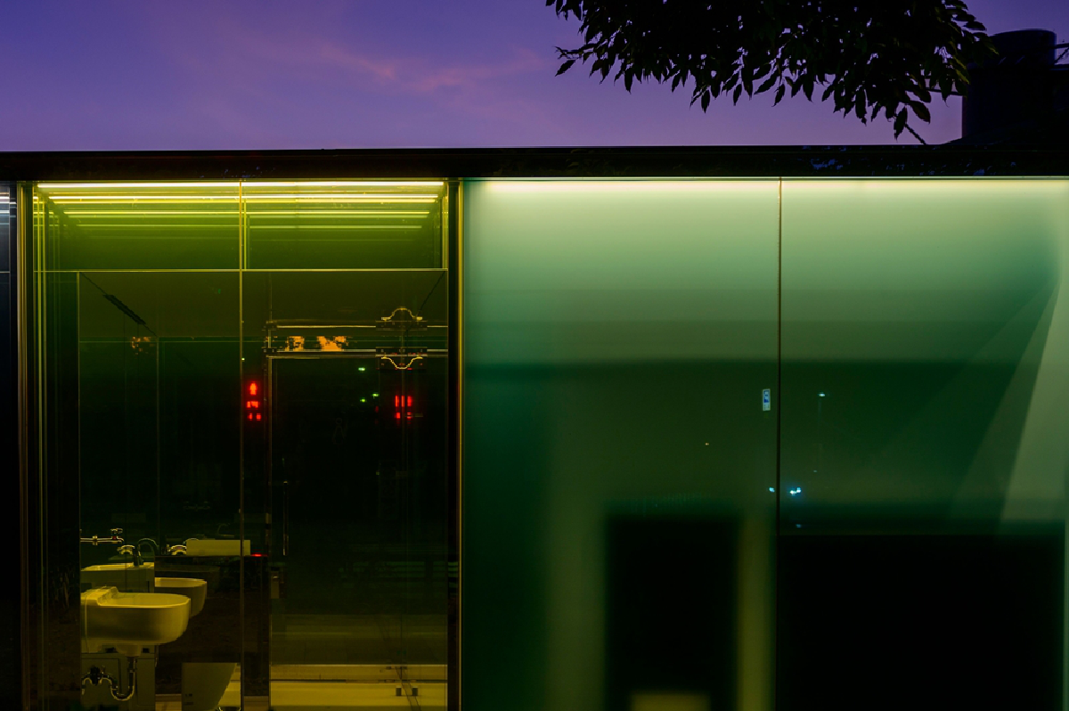 กล้าใช้ไหม โตเกียวตั้งห้องน้ำโปร่งใสใจกลางย่านชิบูย่า