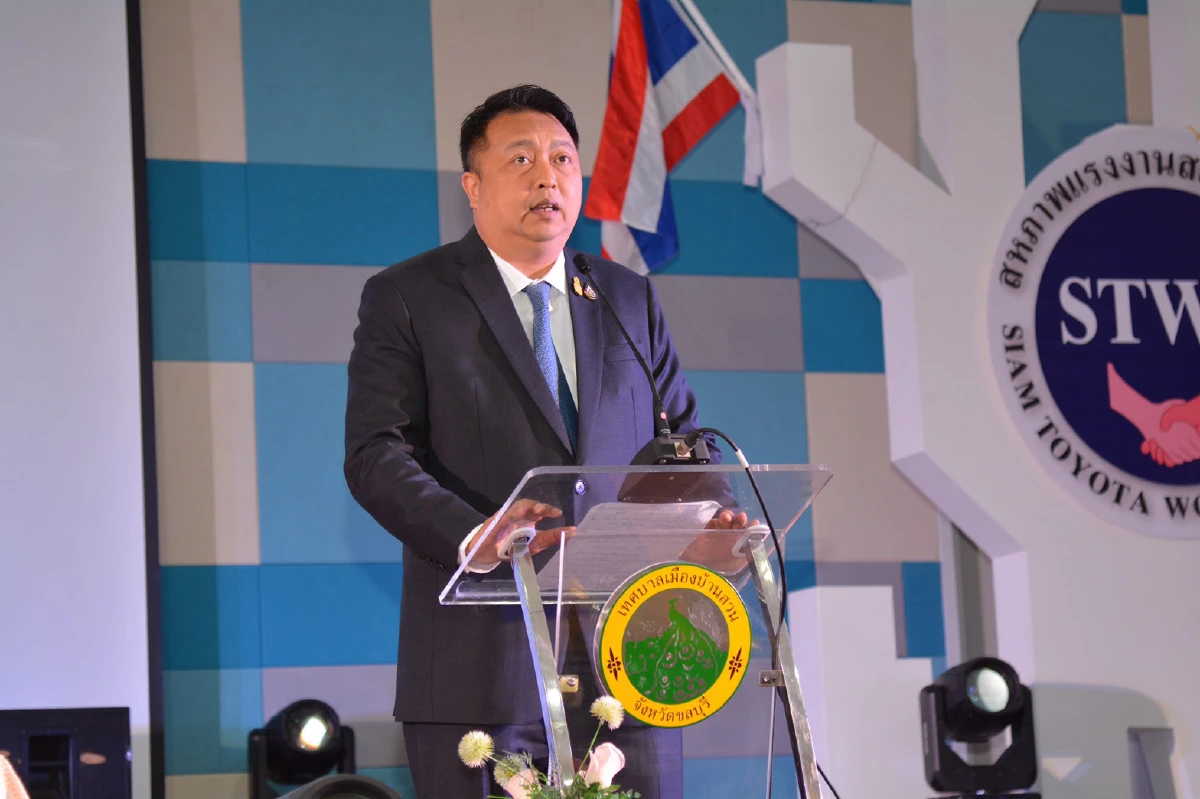 "สุชาติ "ประกาศทำงานเชิงรุกสร้างความเป็นธรรมให้นายจ้าง-ลูกจ้าง