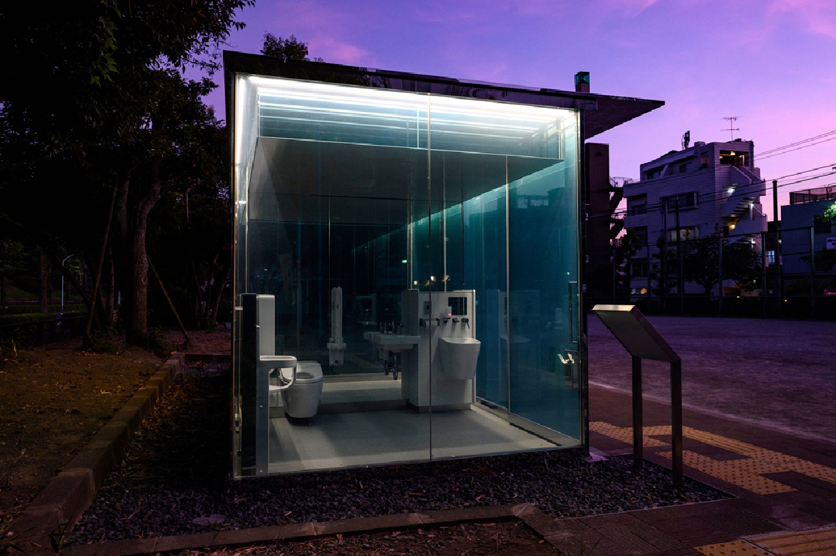 กล้าใช้ไหม โตเกียวตั้งห้องน้ำโปร่งใสใจกลางย่านชิบูย่า