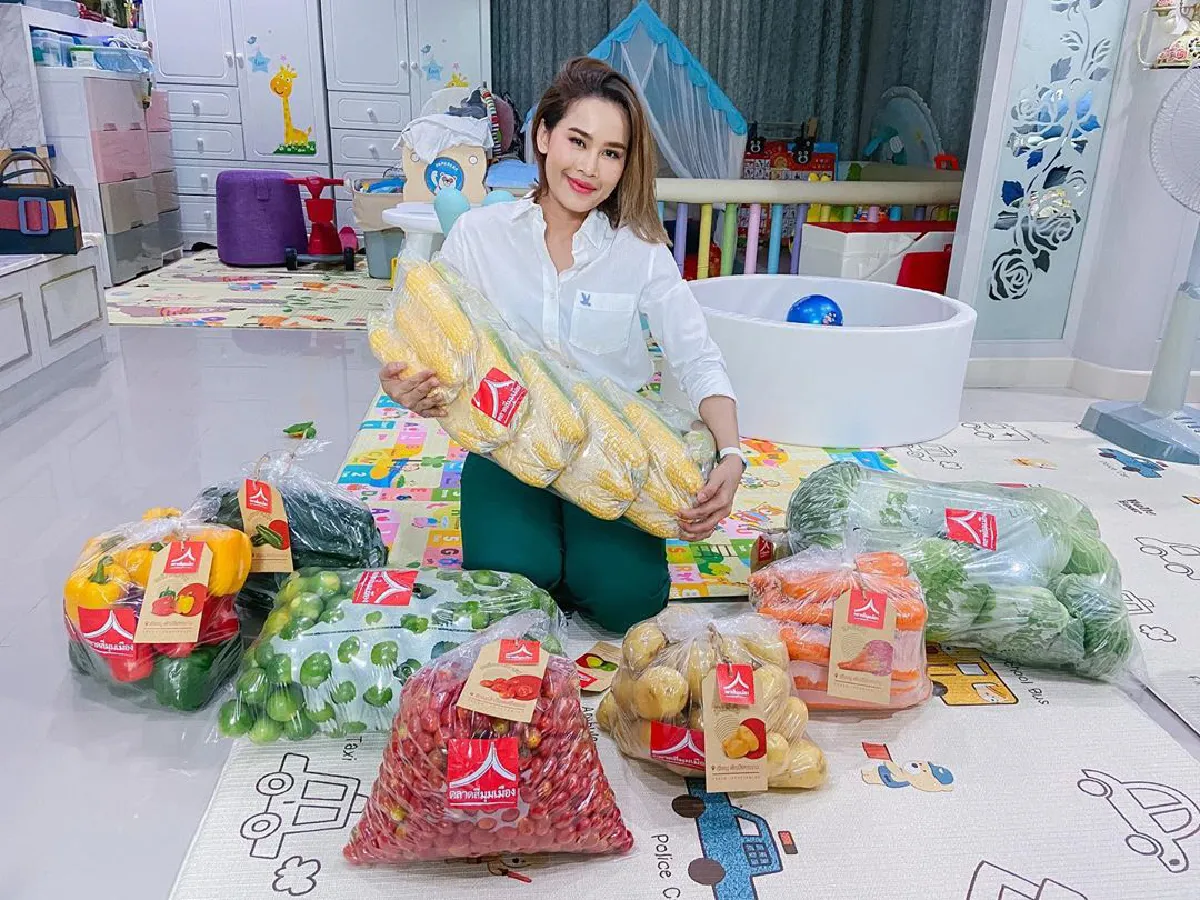 ดารา นักแสดง ชวนร่วมอุดหนุนเกษตรกร ซื้อผักที่ตลาดสี่มุมเมือง ย้ำ “คุณภาพดี-ราคายุติธรรม”