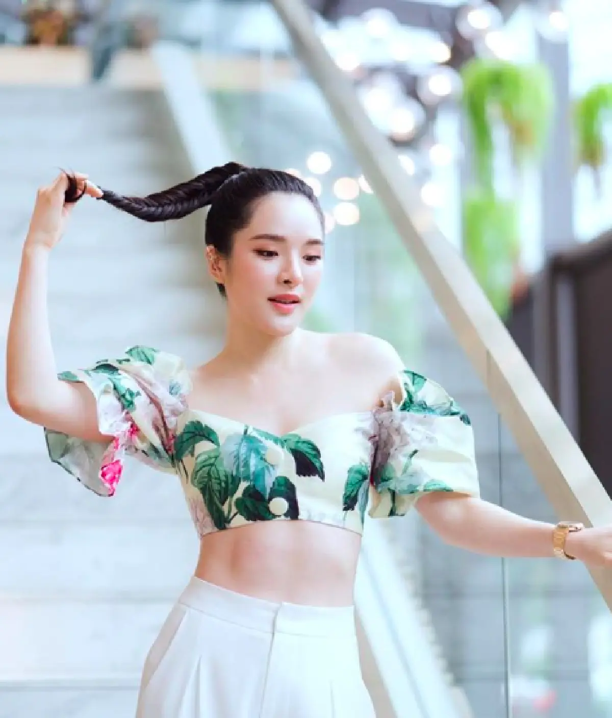 “ปันปัน” ความแซ่บพุ่งสูงปรี๊ด ใส่เสื้ออวดแผ่นหลังขาวเนียนทำหัวใจวูบวาบ