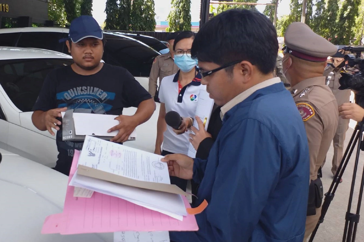 รื้อถอนเต็นท์รถย่านรัชดา ไม่จ่ายค่าเช่านานร่วม20ปี