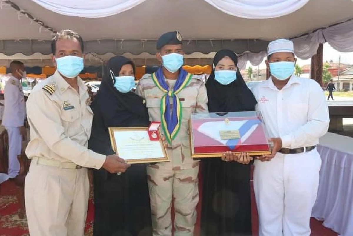 ในหลวงพระราชทานดินฝังศพอาสาสมัครทหารพรานถูกลอบระเบิด