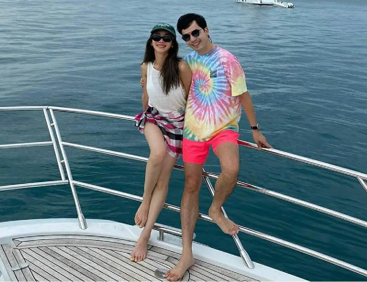 “ท็อป ณัฐเศรษฐ์” เปิดตัวแฟนใหม่ชื่อ “โอปอล์” เพื่อนสนิท “คิมเบอร์ลี่” 