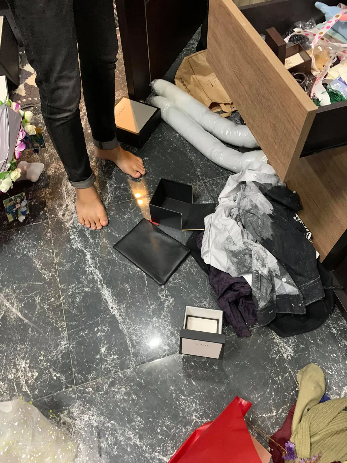 “ครูเต้ย อภิวัฒน์” ช็อกกลางดึก! โจรขึ้นบ้านรื้อของกระจุยกระจาย