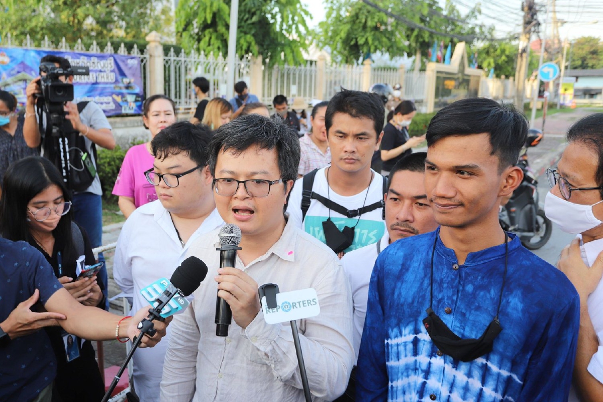 ศาลให้ปล่อยตัวชั่วคราว "ทนายอานนท์-ไมค์ ระยอง" โดยไม่มีเงื่อนไข ศาลให้ปล่อยตัวชั่วคราว "ทนายอานนท์-ไมค์ ระยอง" โดยไม่มีเงื่อนไข