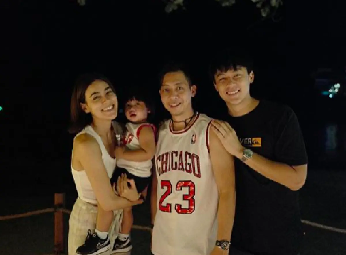 โมเมนต์ครอบครัวอบอุ่น! ”คิมเบอร์ลี่" ควง "หมาก ปริญ" เที่ยวสมุยกับที่บ้าน