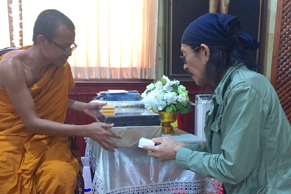 “แอ็ด คาราบาว”ศรัทธาไอ้ไข่เด็กแต่งพลงถ่ายทำMVถึงวัดเจดีย์