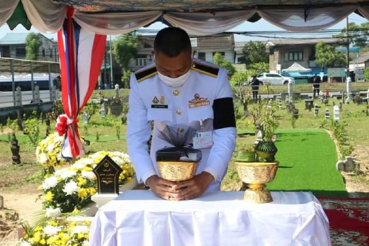 ในหลวงพระราชทานดินฝังศพอาสาสมัครทหารพรานถูกลอบระเบิด