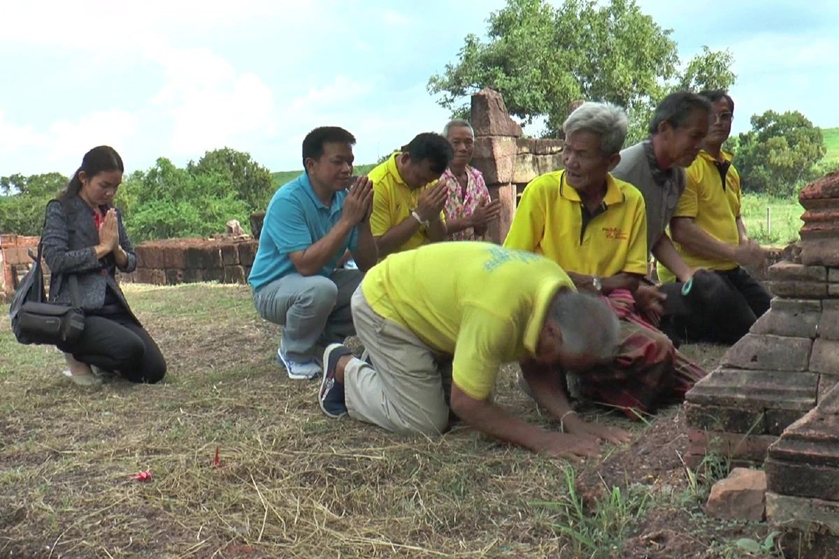 ชาวโนนดินแดงวอนนำทับหลังกลับมาไว้ปราสาทหนองหงส์ 