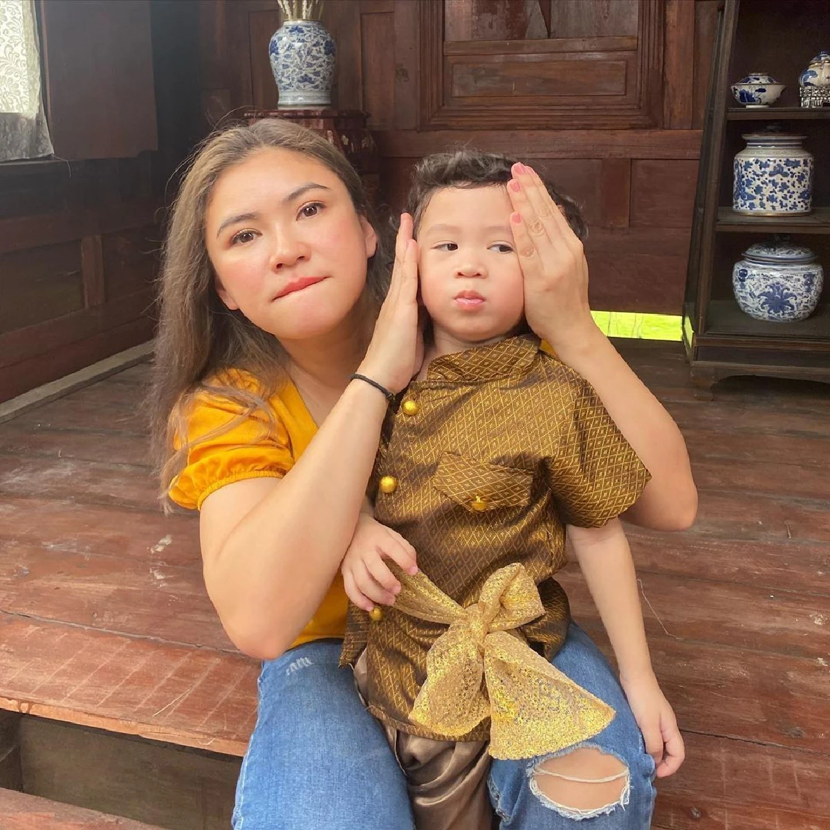 น้องโพธิ์ เขินหนักมากขโมยจุ๊บ ใหม่ ดาวิกา สีหน้าผิดกับตอนอยู่กับแม่แอน