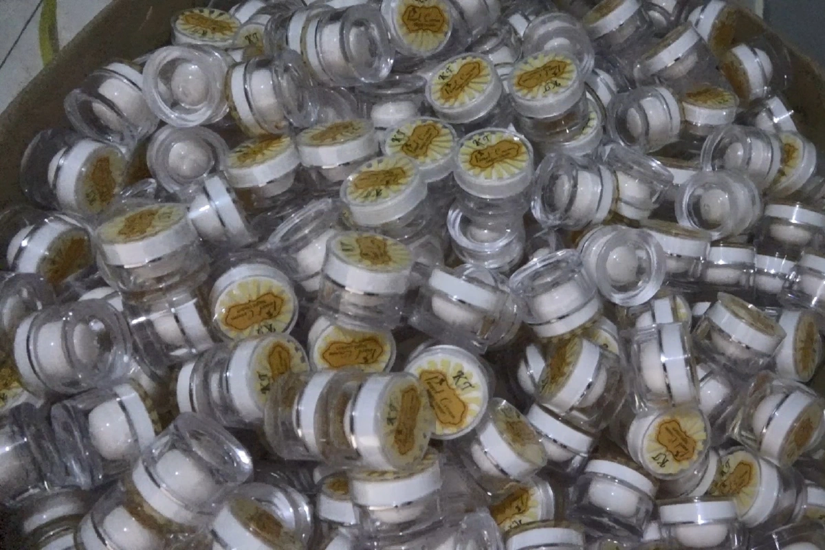 เจ้าหน้าที่ยึดเครื่องสำอางปลอม มูลค่ากว่า2ล้านบาท เร่งตรวจสอบสารปนเปื้อนอันตราย