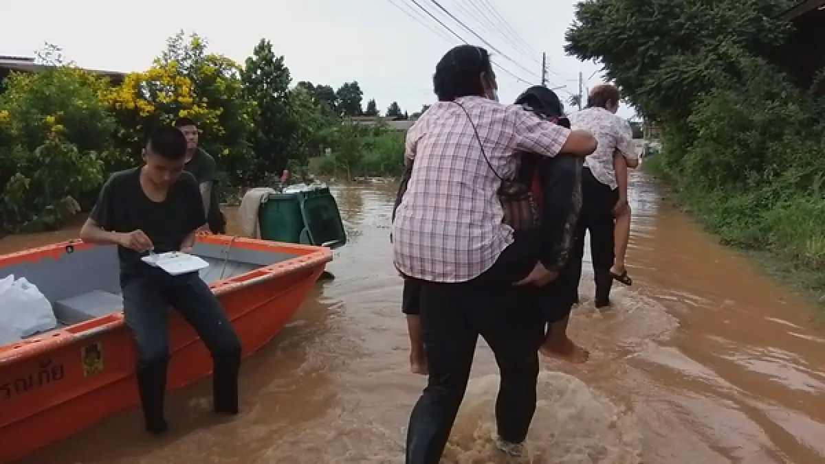 เปิดภาพมุมสูงน้ำท่วมสุโขทัย 3อำเภอยังอ่วม!