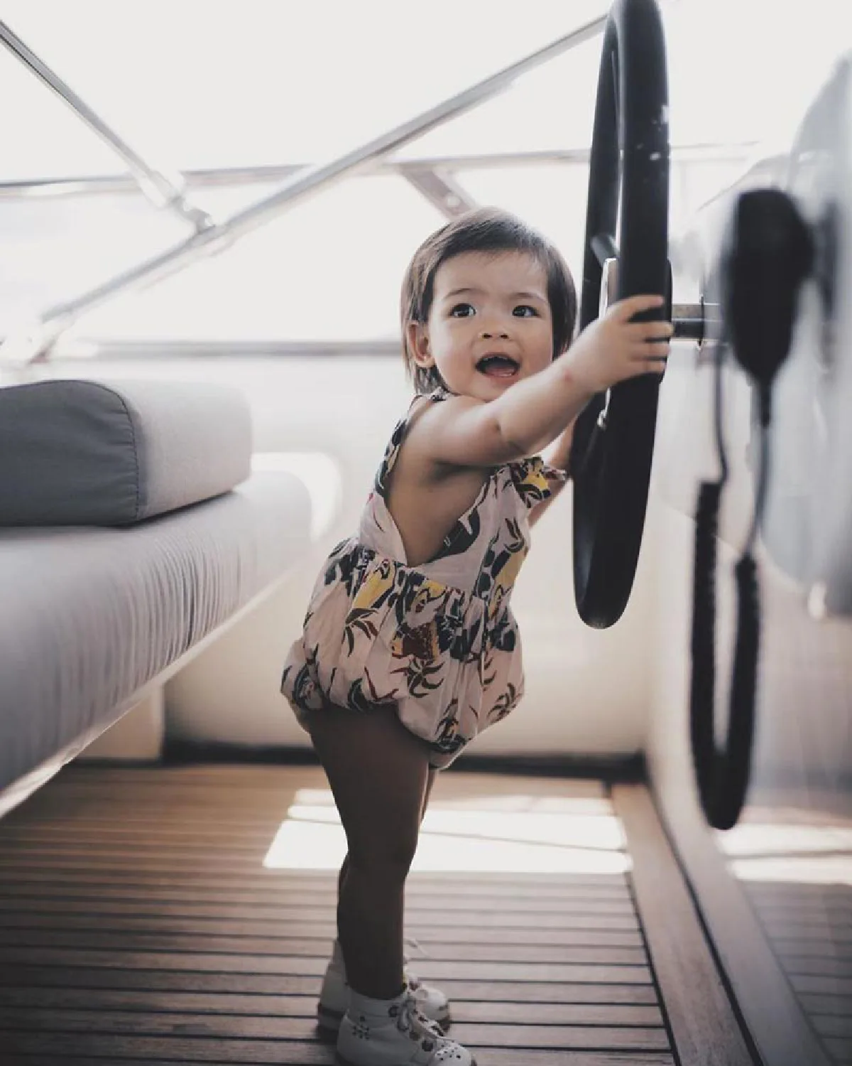 วันเกิด 30 ปี! มาร์กี้ ราศรี สามีใจป้ำเหมาเรือยอชต์ฉลองดื่มด่ำกลางทะเล 