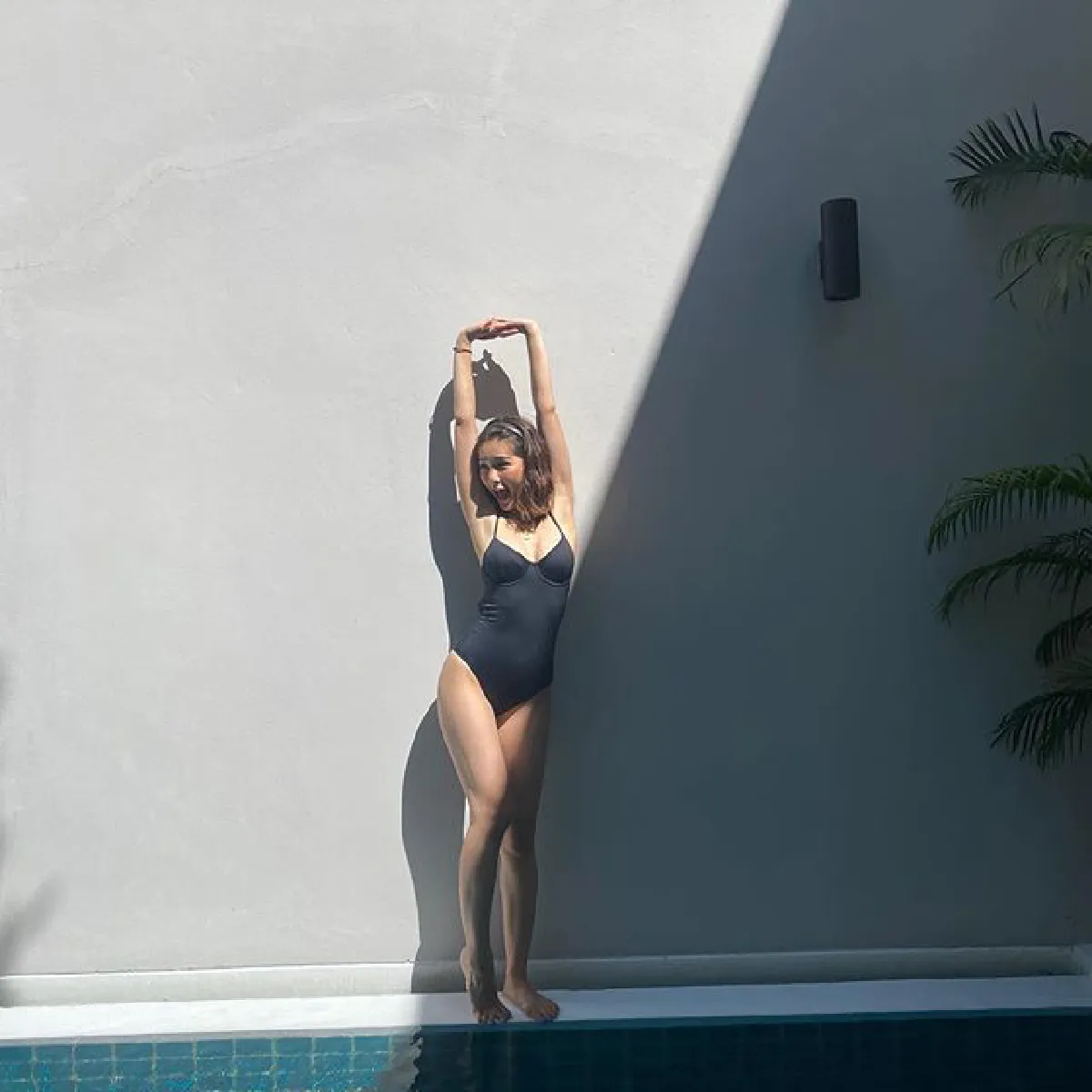  "จันจิ" จัดเต็มความเซ็กซี่ในชุดว่ายน้ำ "มาริโอ้" ถึงกับเข้ามายกนิ้วให้