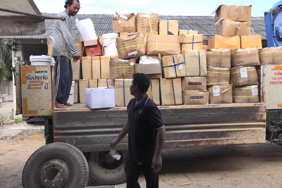 เจ้าหน้าที่ยึดเครื่องสำอางปลอม มูลค่ากว่า2ล้านบาท เร่งตรวจสอบสารปนเปื้อนอันตราย