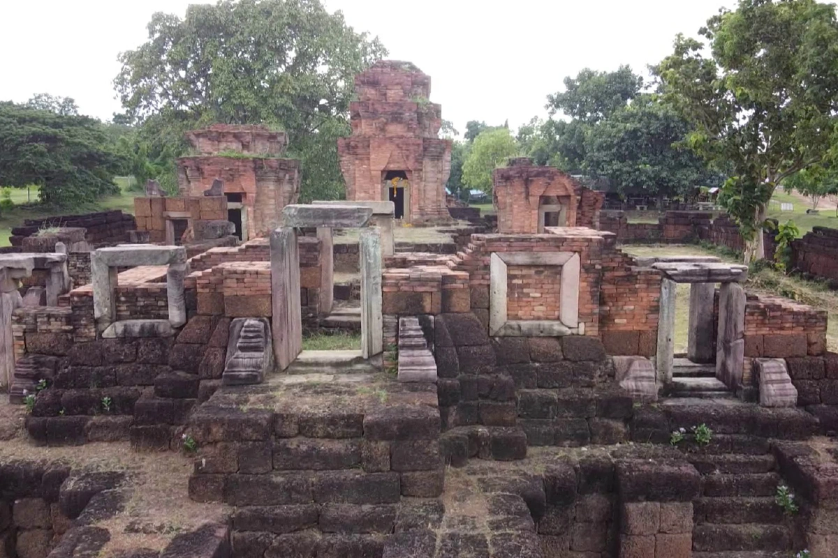 ชาวโนนดินแดงวอนนำทับหลังกลับมาไว้ปราสาทหนองหงส์ 