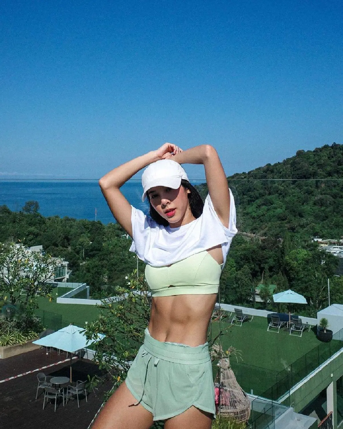 เบเบ้ ธันย์ชนก อวดกล้ามท้องในชุดบิกินี่ เซ็กซี่ตั้งแต่หัวจรดเท้า