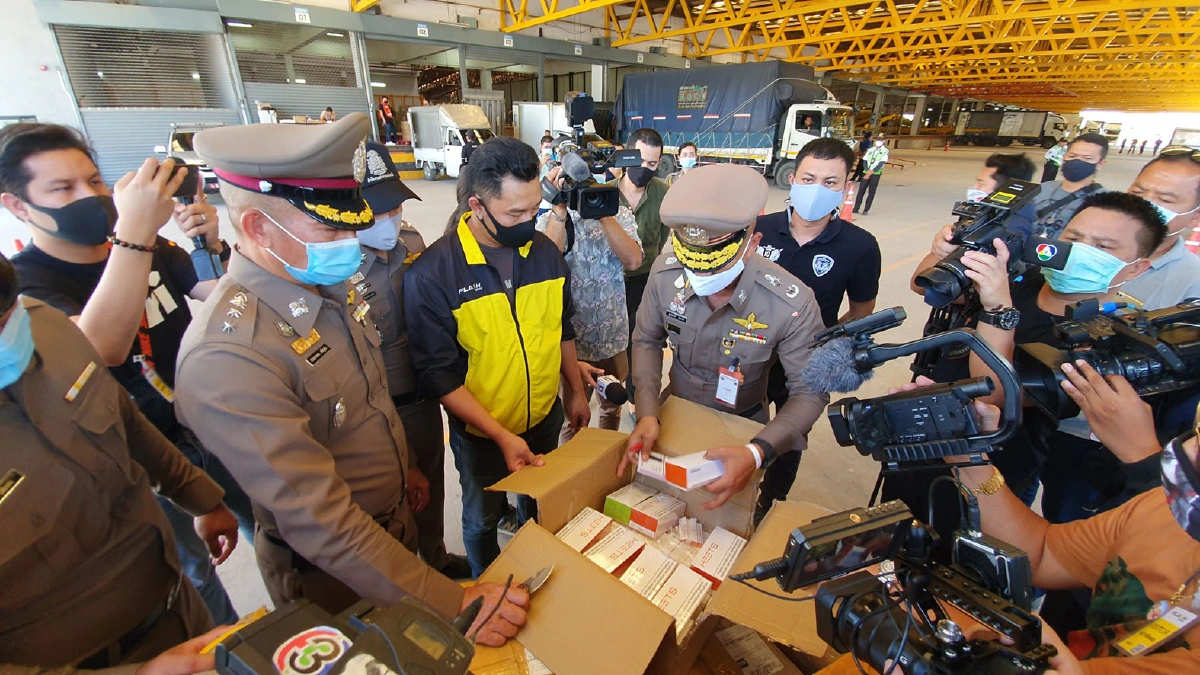 ยึดบุหรี่ไฟฟ้ากว่า 2 ล้านส่งผ่านศูนย์กระจายสินค้าย่านบางแก้ว