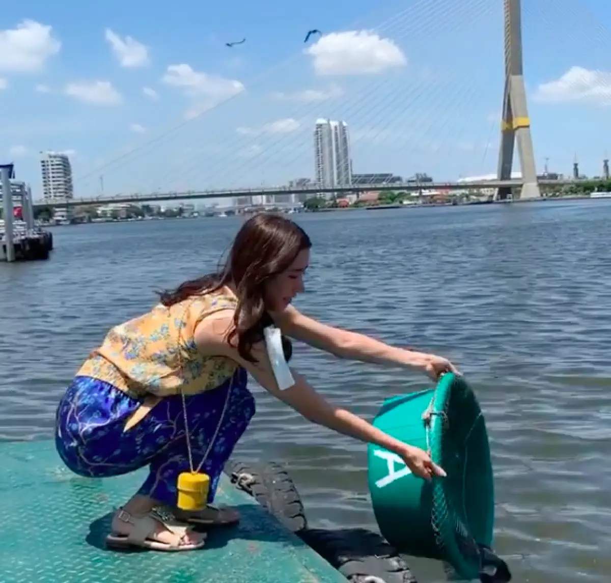 "ไอซ์ อภิษฎา" โดนดราม่าอีกแล้ว หลังตั้งใจทำบุญปล่อยปลาลงแม่น้ำ