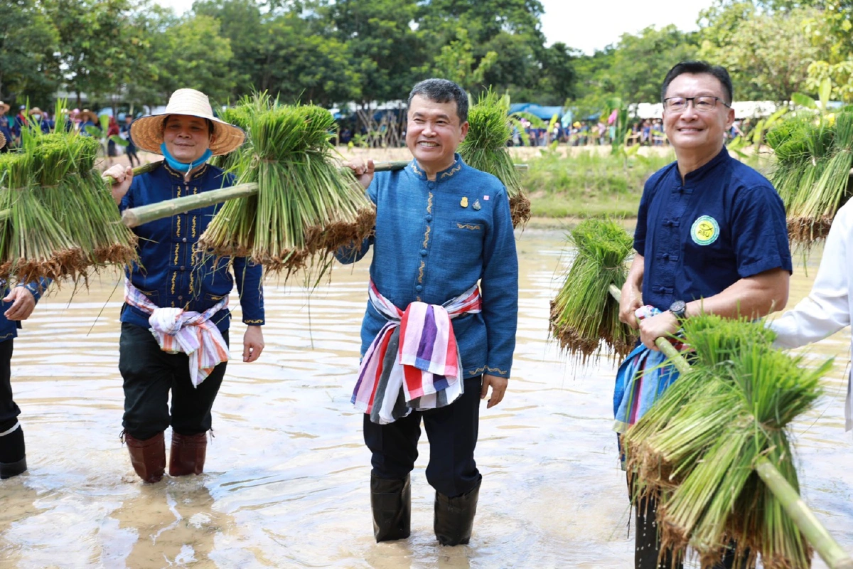 พช.ปลื้ม1,500ผู้นำต้นแบบศูนย์เรียนรู้โคก หนอง นา โมเดล