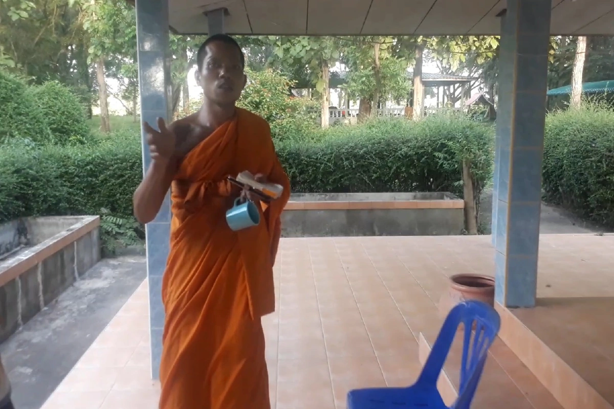 มิจฉาชีพหลอกพระทำฟันใช้กาวอุดข้ามวันหลุดแจ้งตำรวจสามวันแล้วยังไม่มาตรวจสอบ