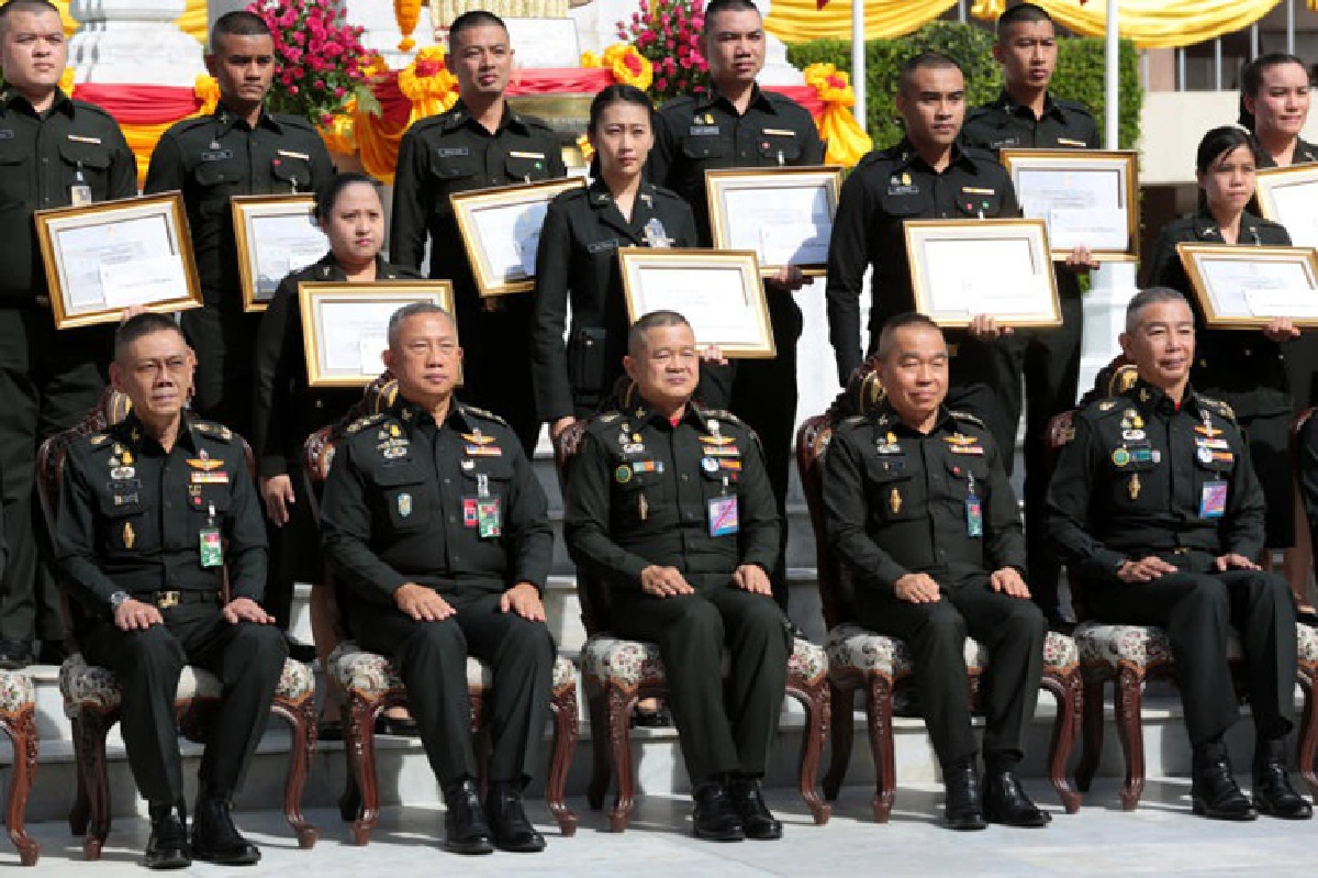 หูย! "บิ๊กแดง"อุทานหลังถูกถามข่าวรัฐประหาร