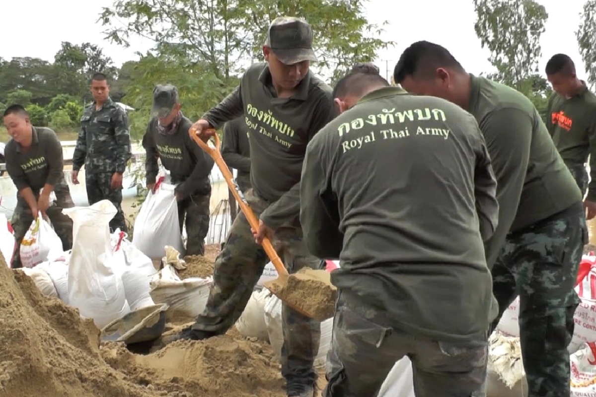 มวลน้ำสุโขทัยไหลท่วมพรหมพิราม