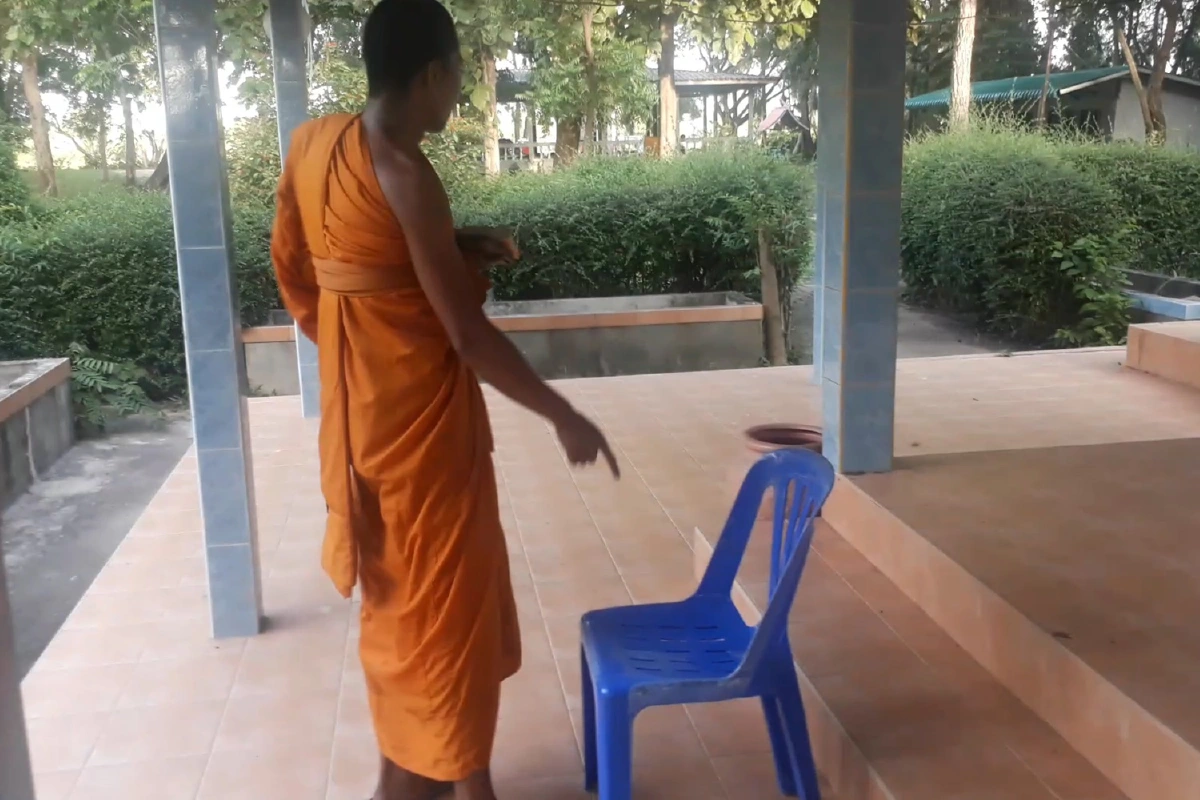 มิจฉาชีพหลอกพระทำฟันใช้กาวอุดข้ามวันหลุดแจ้งตำรวจสามวันแล้วยังไม่มาตรวจสอบ