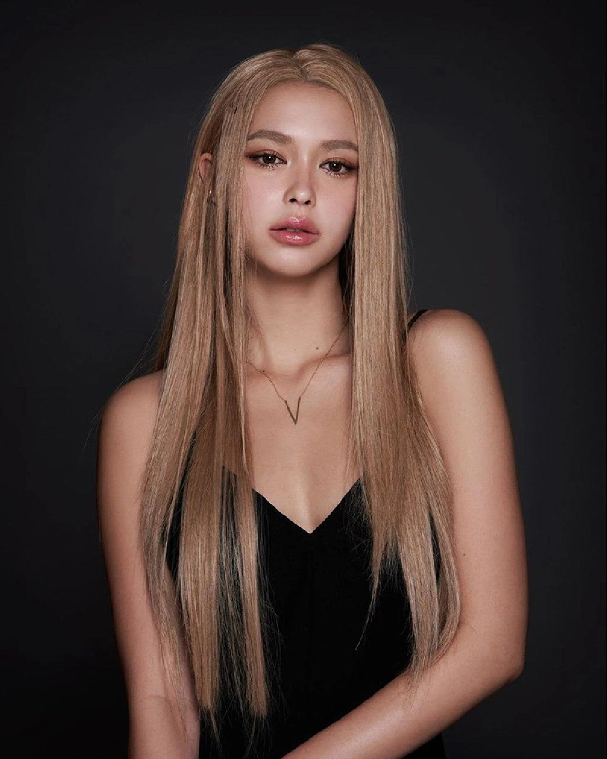 แพทริเซีย กับลุคสาวผมบลอนด์สุดแซ่บ ทำเอา โน้ต วิเศษ ต้องเข้ามาคอมเมนต์ 