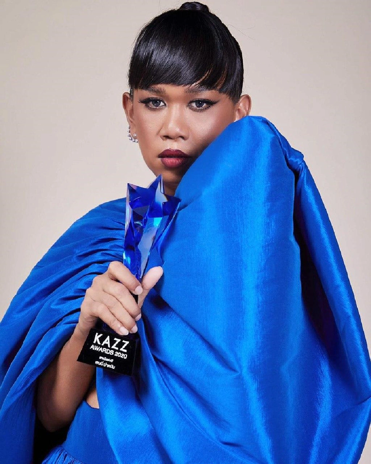 ออร่ากระจาย! เจนนี่ ปาหนัน จัดเต็มลุคสุดอลังการ สมกับรางวัลสาวปังแห่งปี 