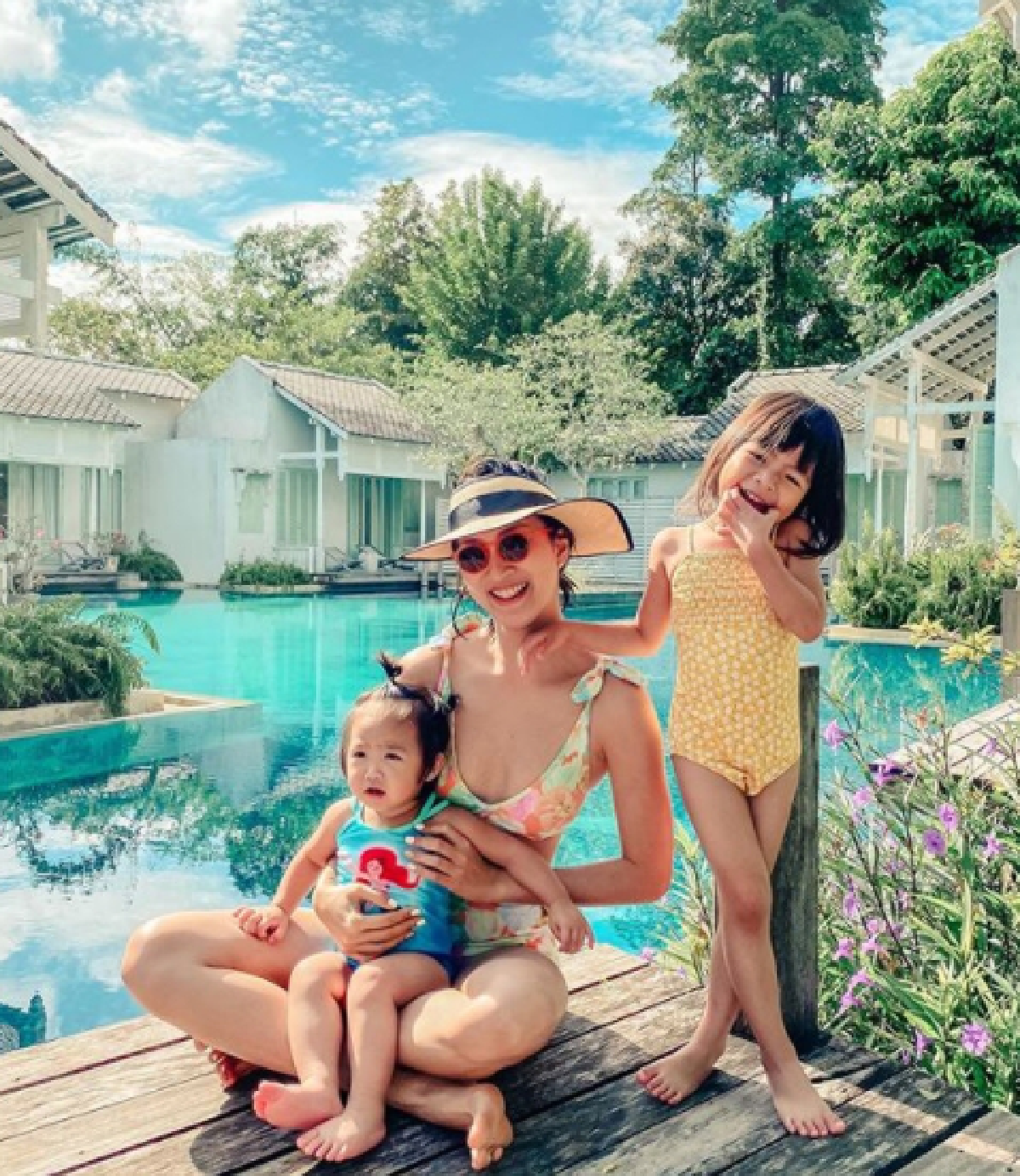 เซ็กซี่นานๆที แพนเค้ก เขมนิจ นุ่งทูพีซเล่นน้ำเริงร่ากันหลานๆ 