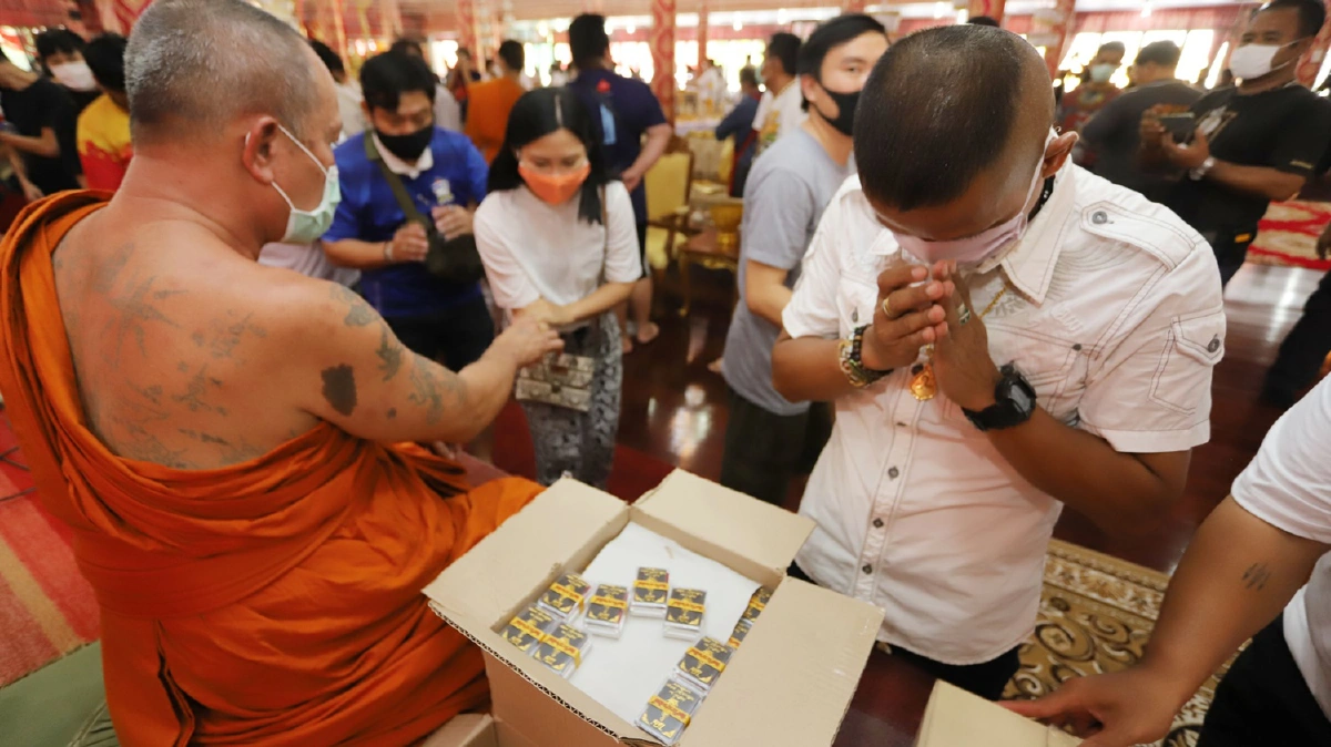 พระอาจารย์อ๊อดอธิษฐานจิตนั่งปรกปลุกเสกเดี่ยว"ไอ้ไข่"