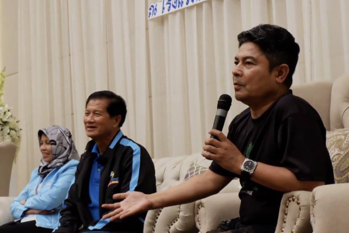 "เทพไท"ชวนคนรุ่นใหม่ร่วมปชป. บอกอยู่ตึกดีกว่ากระต๊อบ "เทพไท"ชวนคนรุ่นใหม่ร่วมปชป. บอกอยู่ตึกดีกว่ากระต๊อบ