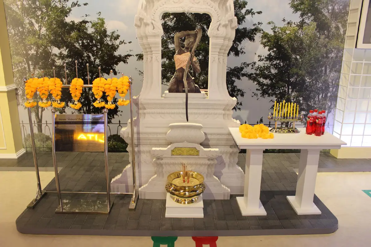 121 ปีความทรงจำ ‘ล่อง รอยราชดำเนิน นิทรรศการผสานวัย’