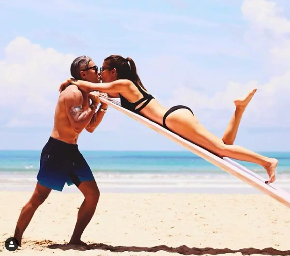 “เอมมี่ มรกต” พกความแซ่บแบบไม่เคยปรานีใคร พร้อมโชว์ช็อตหวานสวีทสามี 