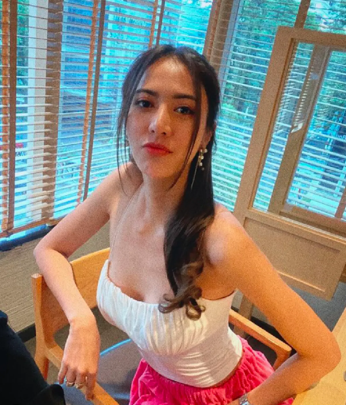 “ดร.ณัฐวุธ” ตอบคอมเมนต์แรง หลังชาวเน็ตพบ “น้ำหวาน” กับ “ไฮโซแชมป์” ไปสถานที่เดียวกัน