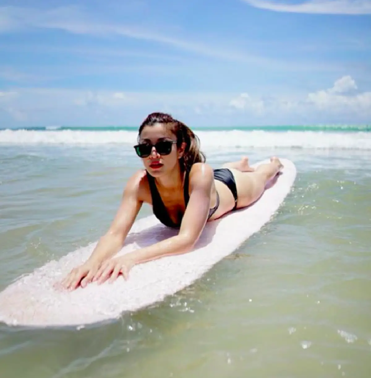 “เอมมี่ มรกต” พกความแซ่บแบบไม่เคยปรานีใคร พร้อมโชว์ช็อตหวานสวีทสามี 