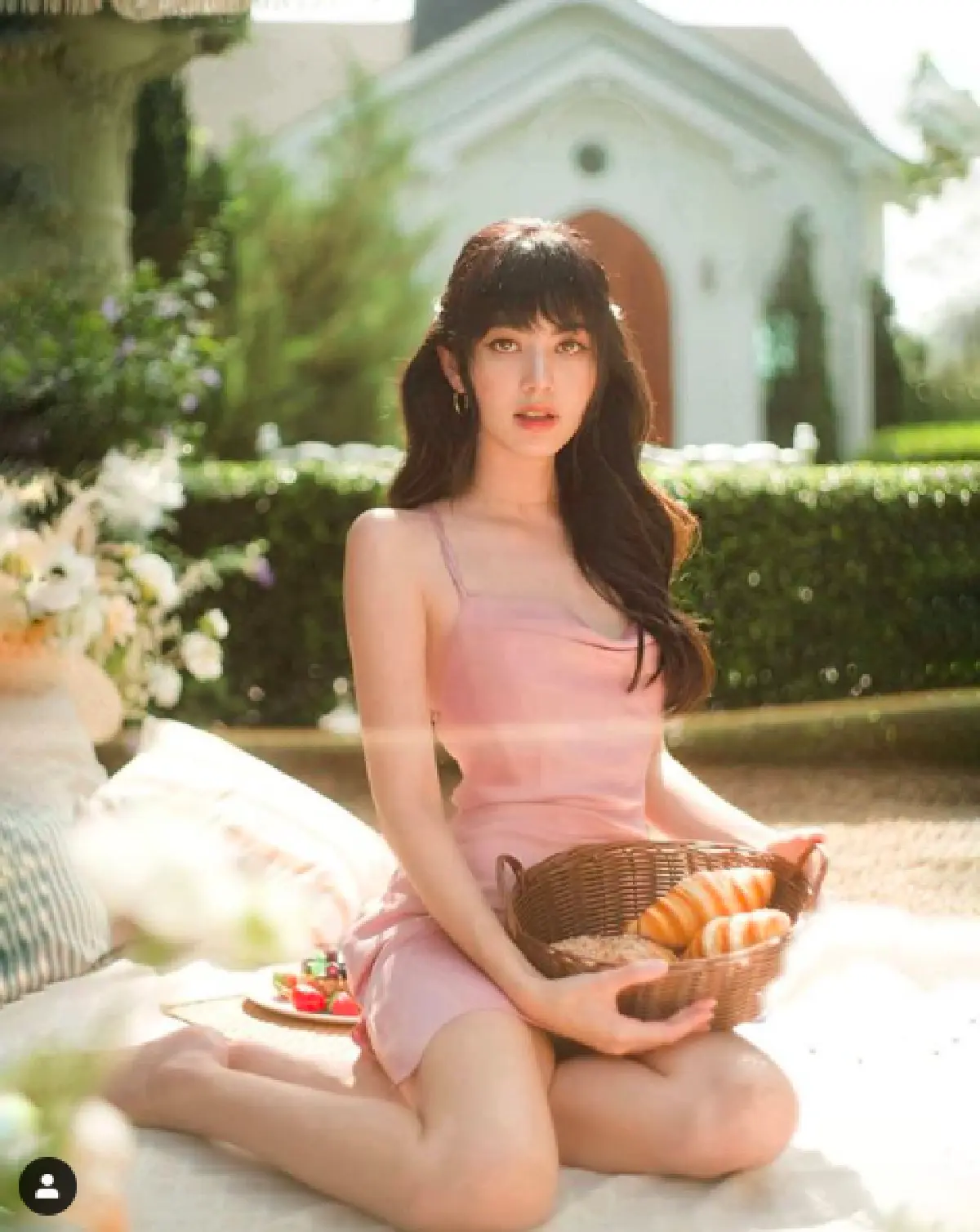 ฟิวลูกคุณ! “ใหม่ ดาวิกา” มาในลุคหวานๆ สวยใสดึงดูดสายตา