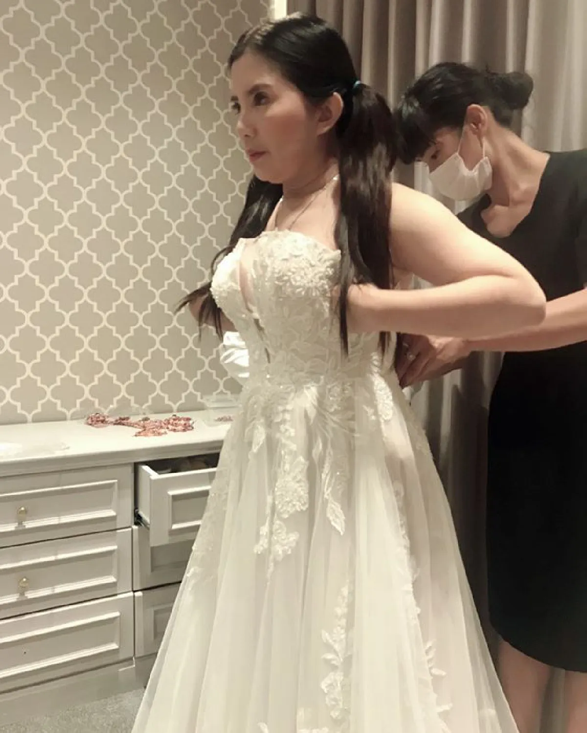 “กานต์ วิภากร” เผยภาพลองชุดเจ้าสาว เน้นเรียบหรูดูสบาย ราคาหลักแสน