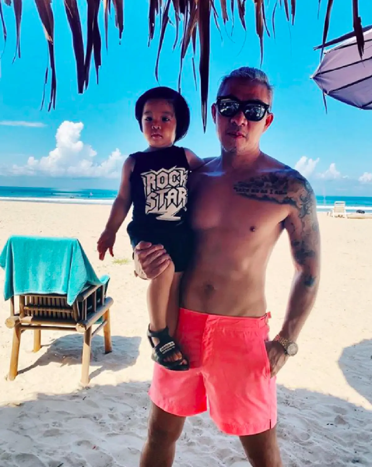 “เอมมี่ มรกต” พกความแซ่บแบบไม่เคยปรานีใคร พร้อมโชว์ช็อตหวานสวีทสามี 