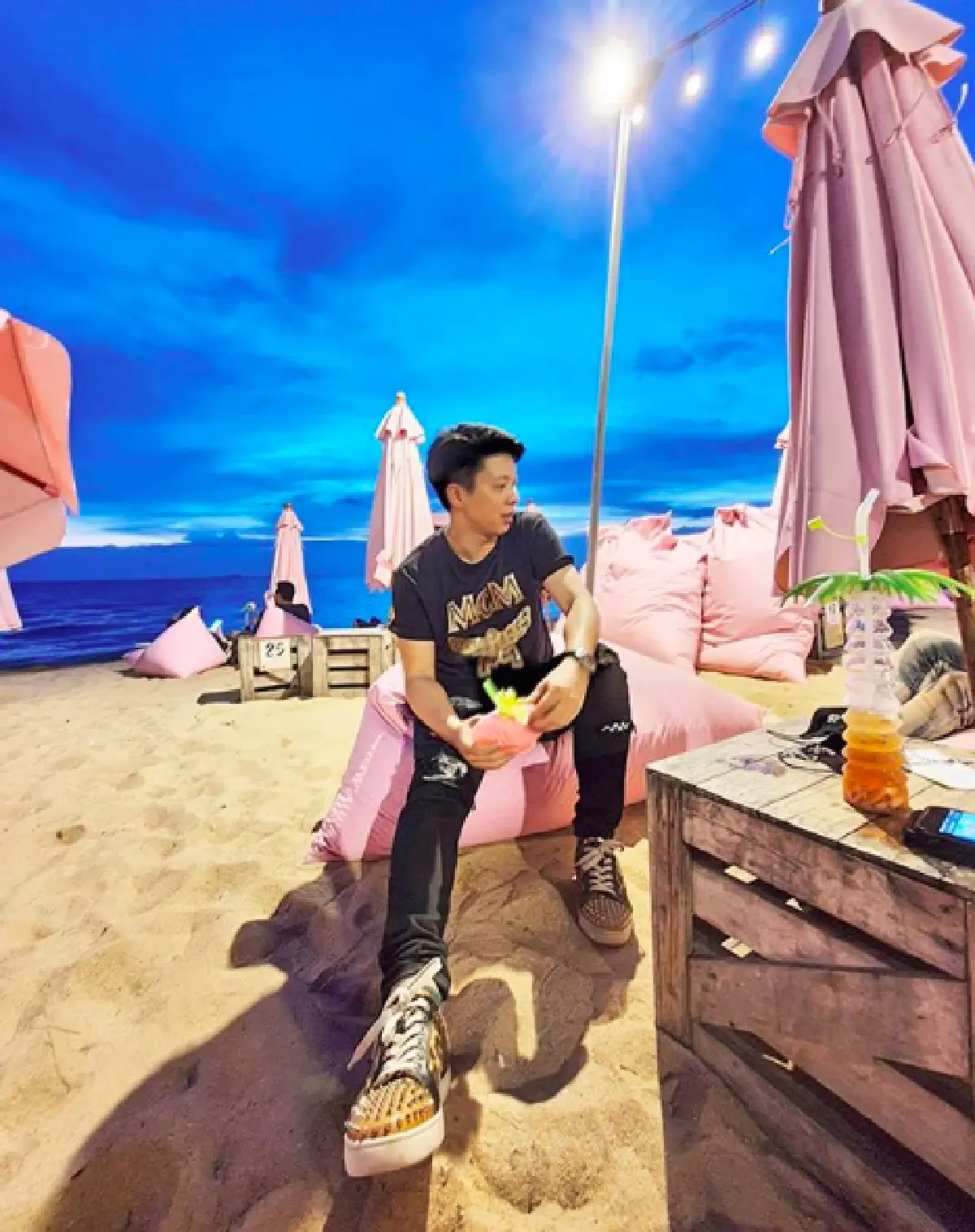 “ดร.ณัฐวุธ” ตอบคอมเมนต์แรง หลังชาวเน็ตพบ “น้ำหวาน” กับ “ไฮโซแชมป์” ไปสถานที่เดียวกัน